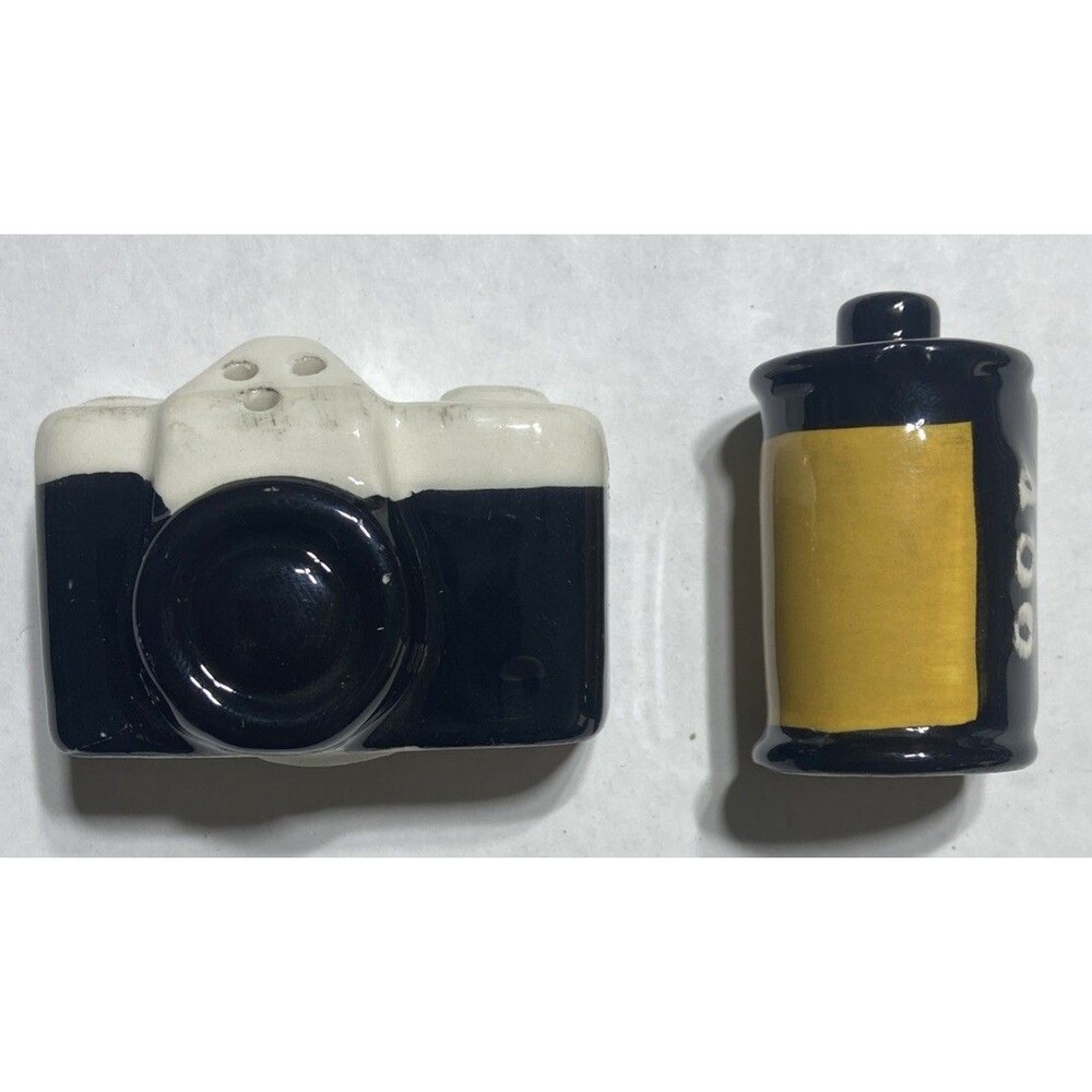 Cracker Barrel Camera And Roll Of Film Salt And Pepper Shakers